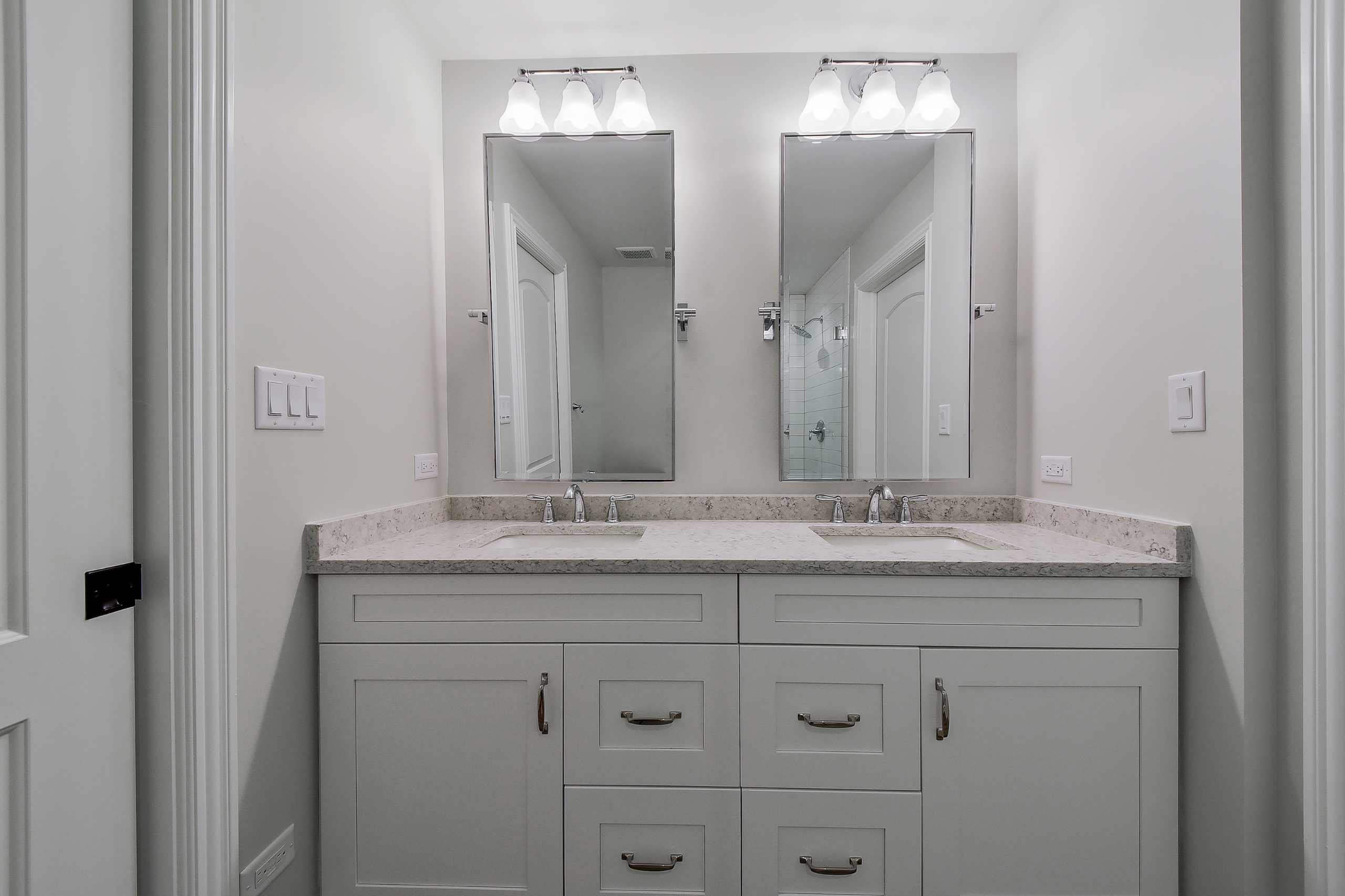 浴室镜子 - 即 - 是完美的最终触摸 - 设计 - 构建