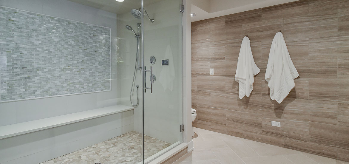 如何清洁玻璃淋浴门上的肥皂渣- Sebring设计建造