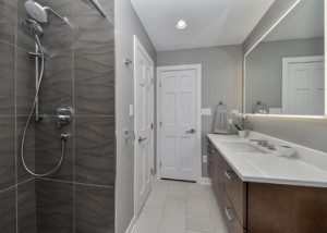 现代内伯维尔大厅浴室- Sebring设计建造