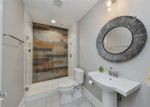 Glen Ellyn地下室浴室木看瓷砖- Sebring设计建造